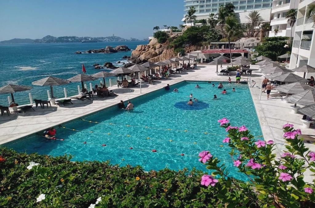 Las Torres Gemelas Suites & Beach Resort
