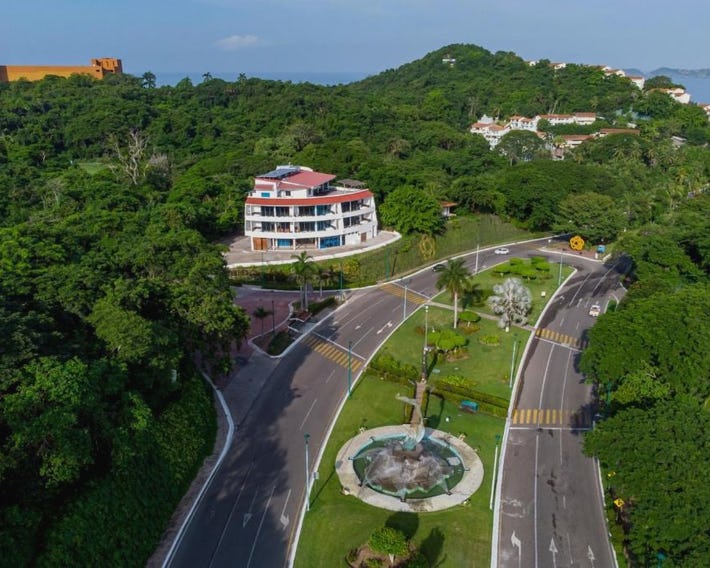 LA LOMA SUITES