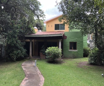 El Jardín De En Medio