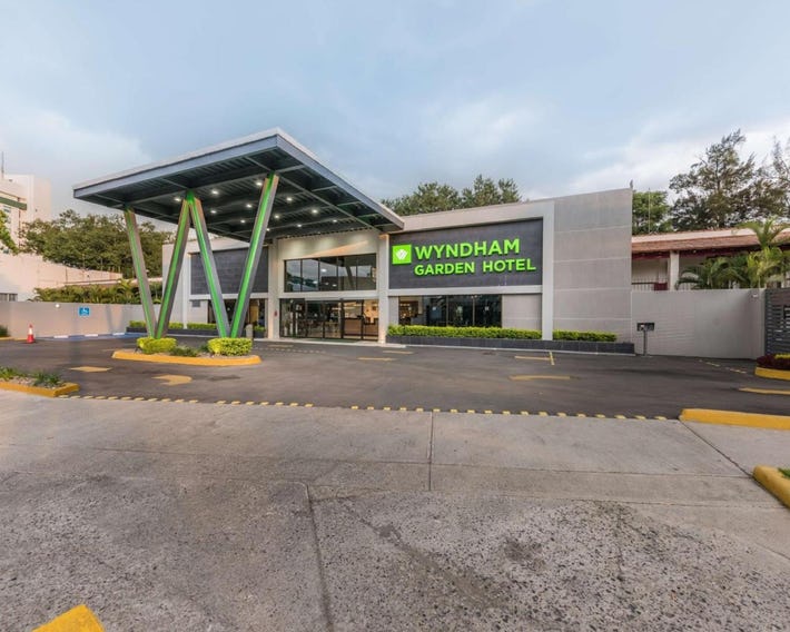 Wyndham Garden Guadalajara Expo Plaza del Sol