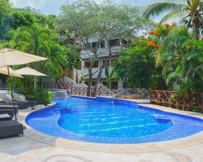 Pajaro De Fuego Pool & Terrace