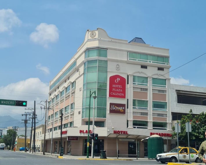 Hotel Plaza Calzada