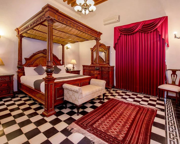 Hotel Senorial