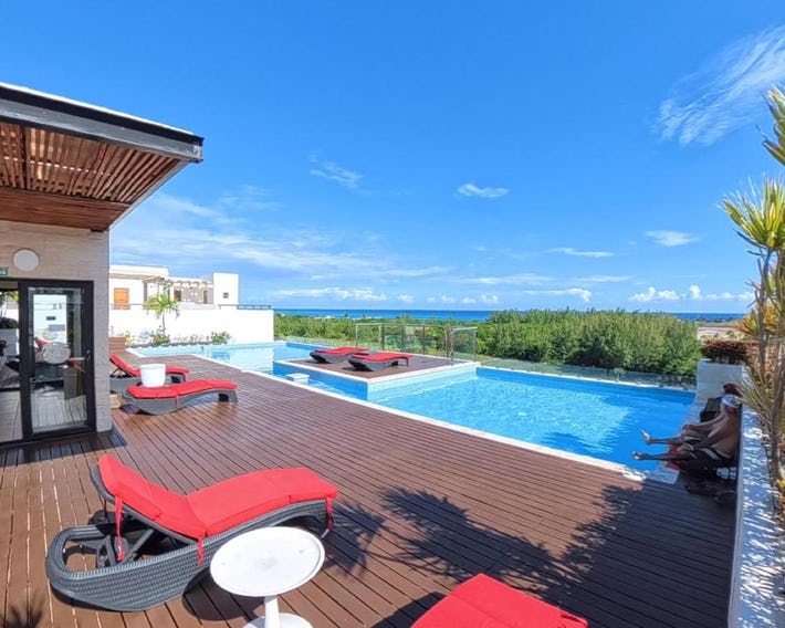 Grand Fifty Suites