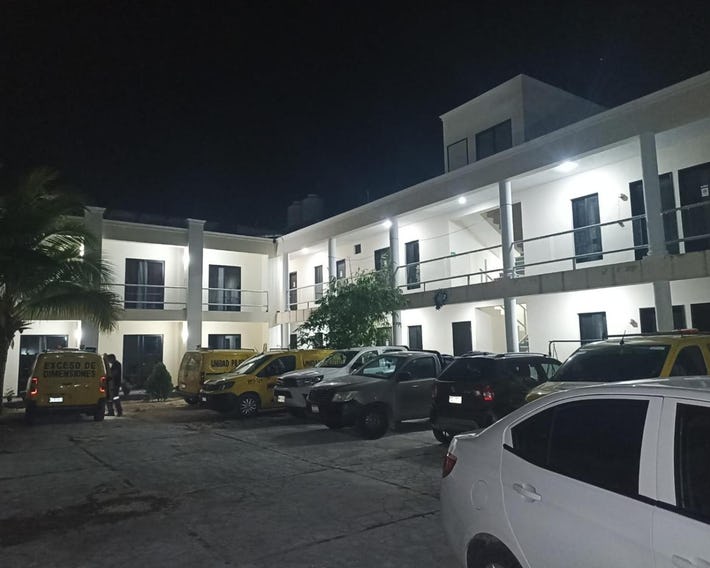 Hotel & Hostal 230
