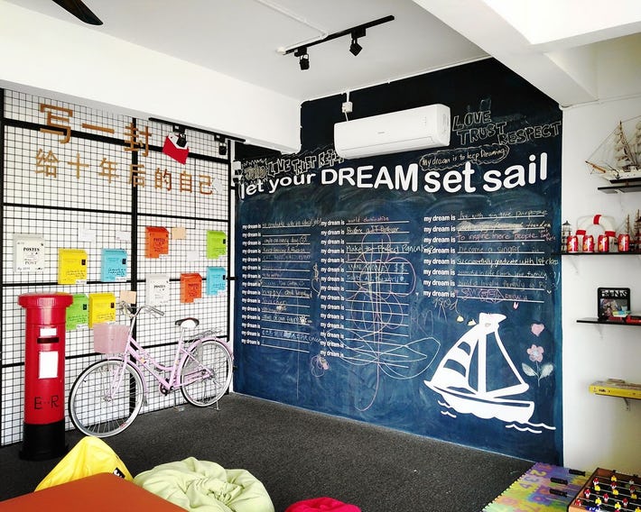 Roof Talk Theme Hostel