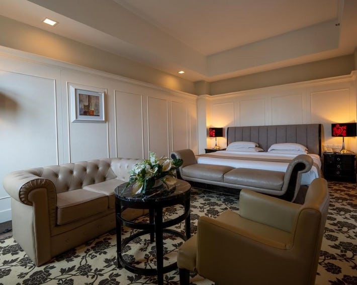 Crown Garden Hotel