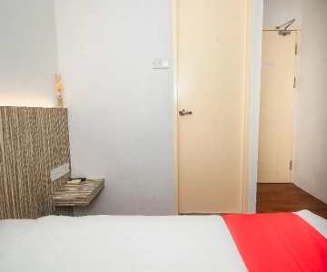7 Days Lodge by OYO Rooms