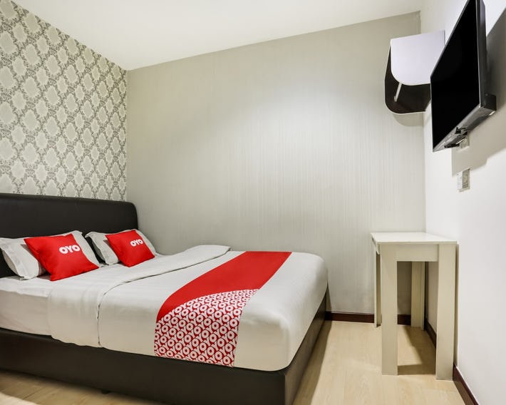 Grove Hotel by OYO Rooms