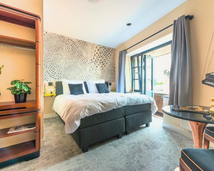 Designer Suite in Hotspot Location w Fast Wi-Fi