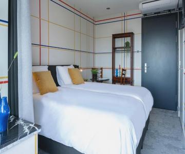 Modern Hotel Central Tilburg, Balcony & Kitchen