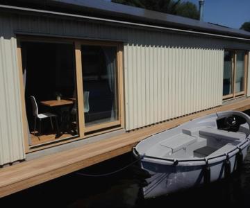 B&Boathouse Amsterdam with bikes and motorboat