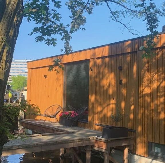 Beautiful Amstel houseboat