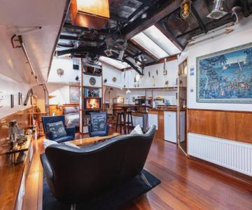 Anna Houseboat