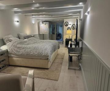 Unique Royal Basement residence
