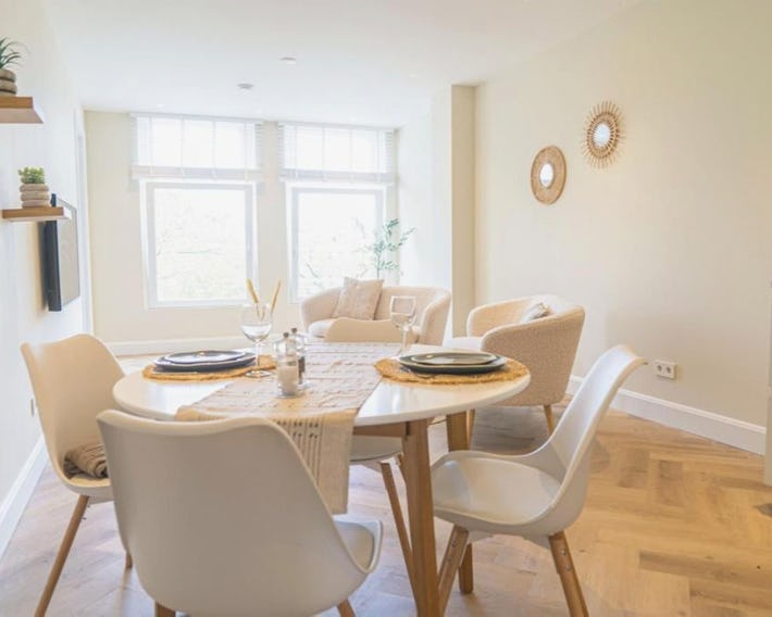 Charming Jordaan Apartment, Canal Views