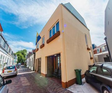 Sunny Spacious Apartment De Bijenkorf