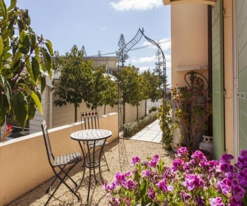 Le Petit Hotel