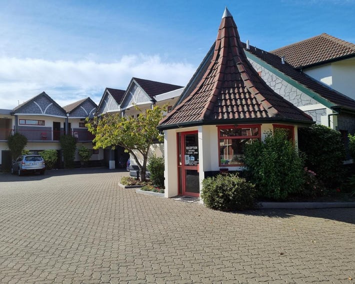 Amross Court