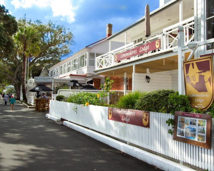 Commodore's Lodge Motel