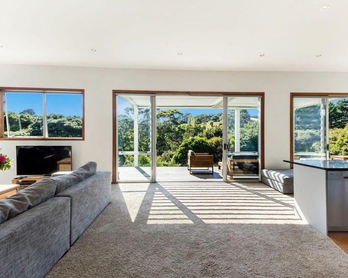 Karaka Sanctuary with Spa Pool by Waiheke Unlimited