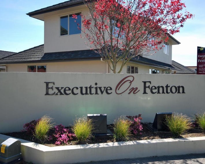 Executive On Fenton