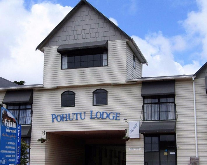 Pohutu Lodge Motel
