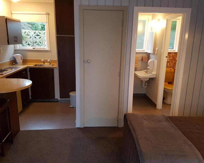 Camberley Court Motel