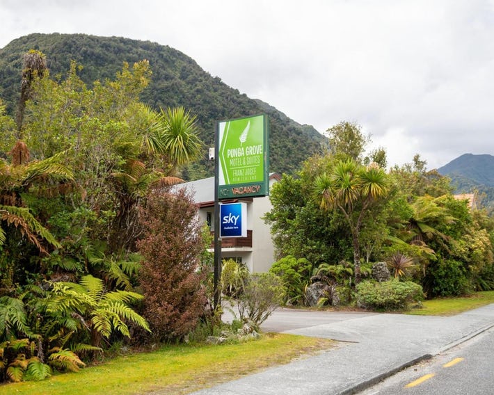 Punga Grove Motel & Suites