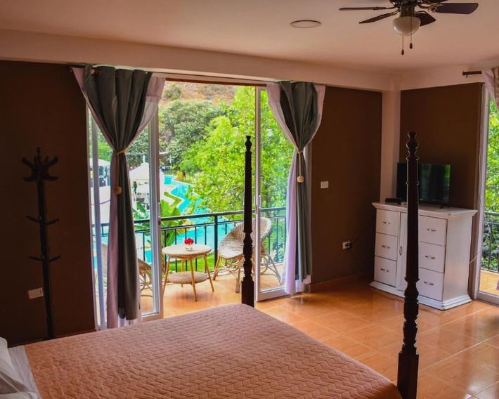 Zoila's Suite Escape