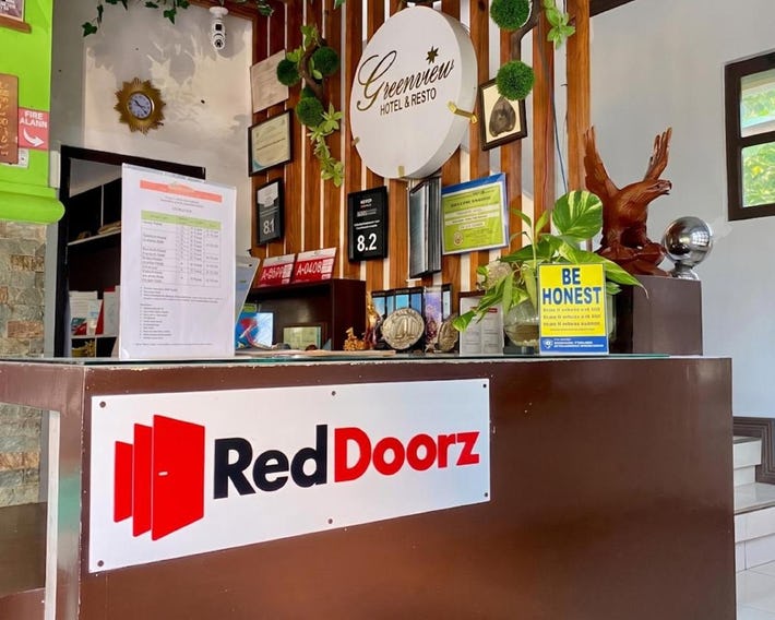 RedDoorz at Greenview Hotel and Restobar Masbate