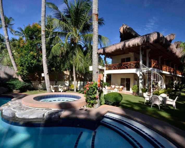 Mikes Dauin Beach Resort