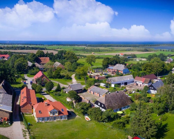 Nad morzem i jeziorem Dworek Kopan