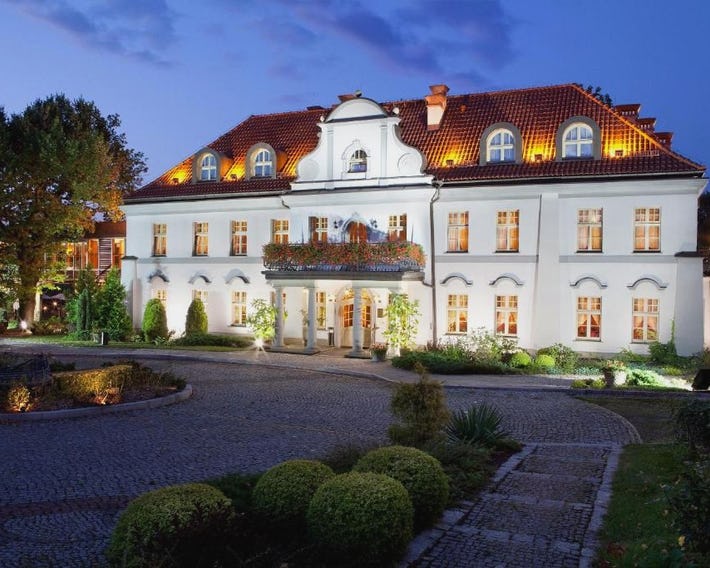 Palac Czarny Las (50 km od Katowic)