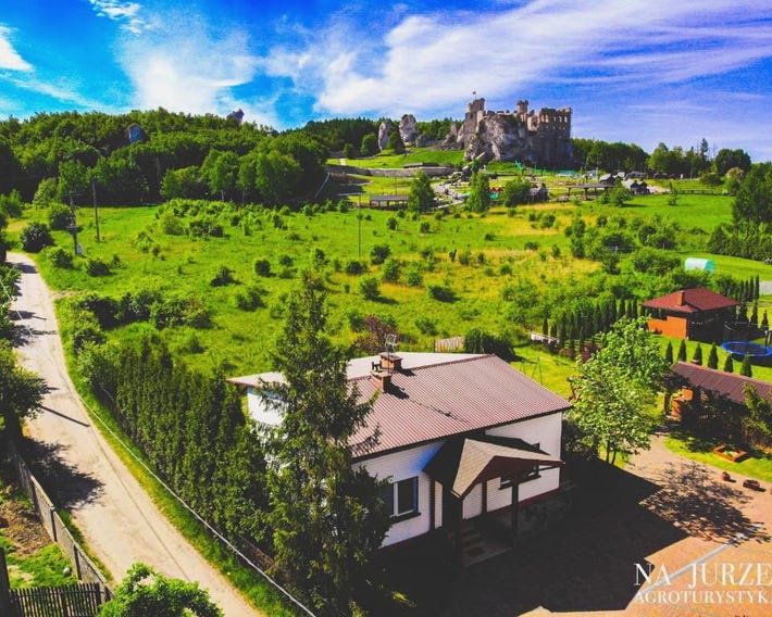 Agroturystyka na Jurze z widokiem na Zamek Jacuzzi Sauna Beczka Wypozyczalnia Rowerów Elektrycznych 