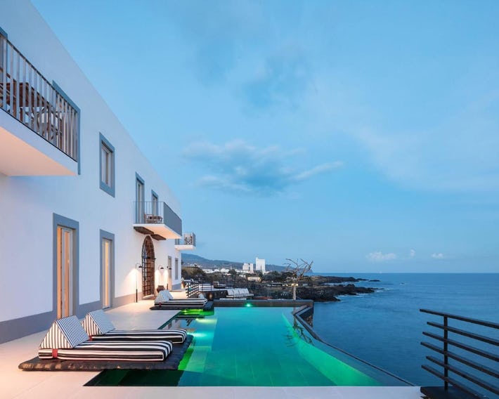 White Exclusive Suites & Villas