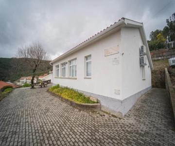 Casas Da Escola - a Escola - Meãs