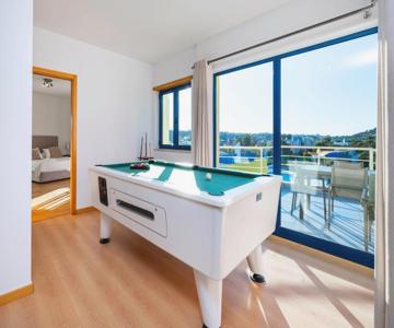 Penthouse 160sqm wide Terraces Pool view & private Hot Tub & Parking
