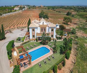 Quinta Dionysus by Algarve Holidays