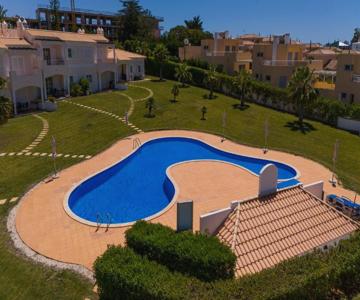 Apartamento No Condomínio Baia Village Com Piscina