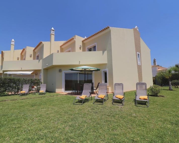 3-Bed Townhouse with pool in Albufeira Balaia