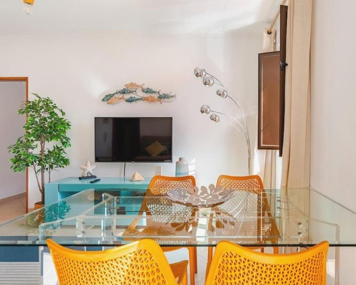 Rare 2 Suite Apt in the Historic Center - 110m to Beach