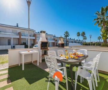#226 House With Ac Shared Pool And Garden