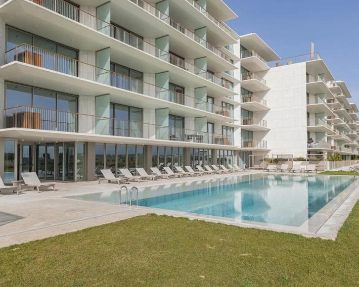 Bayline- Beachfront and Pool