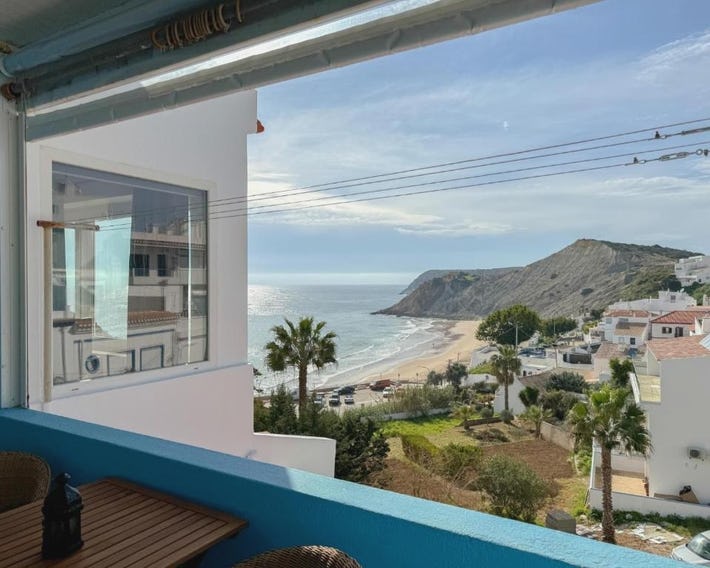 Refúgio na Praia de Burgau #1947