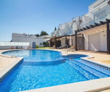 Cliff-Top Townhouse with Stunning Ocean Views