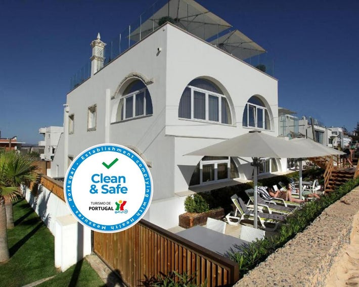 Golden Beach Guest House & Rooftop Bar