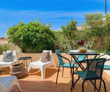 2BDR Townhouse Duplex with Pool by LovelyStay