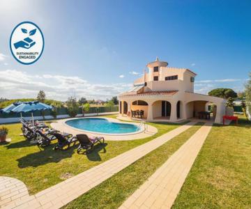Villa Ushuaia - Casa charmosa com piscina aquecível e BBQ