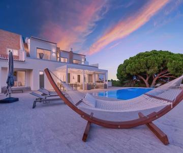 Villa Goldeneye - Luxury 6 Bedroom Villa